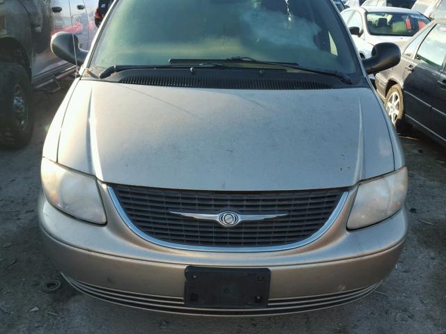 2C8GP44333R156337 - 2003 CHRYSLER TOWN & COU TAN photo 9