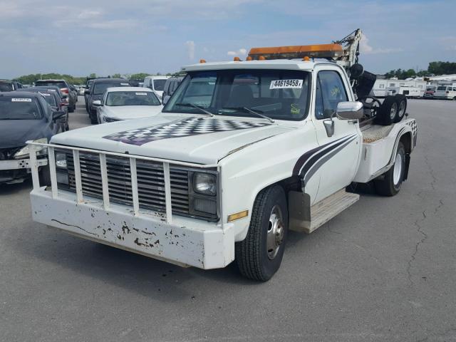 1GBHC34M3DV133406 - 1983 CHEVROLET C30 WHITE photo 2