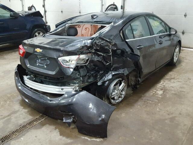 1G1BE5SM7H7257692 - 2017 CHEVROLET CRUZE LT GRAY photo 4