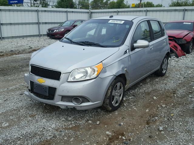 KL1TD6DE8AB100290 - 2010 CHEVROLET AVEO LS SILVER photo 2