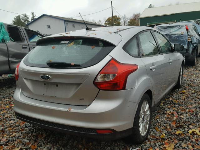 1FAHP3K27CL356856 - 2012 FORD FOCUS SILVER photo 4