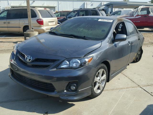 2T1BU4EE4DC936868 - 2013 TOYOTA COROLLA BA GRAY photo 2