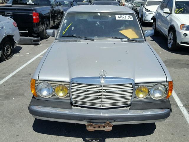 WDBAB30A4BB219753 - 1981 MERCEDES-BENZ 300 D GRAY photo 9