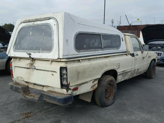 JT4RN44E1D1119813 - 1983 TOYOTA PICKUP 3/4 CREAM photo 4