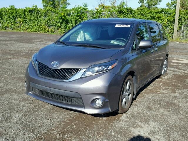 5TDXZ3DC8HS811676 - 2017 TOYOTA SIENNA SE GRAY photo 2