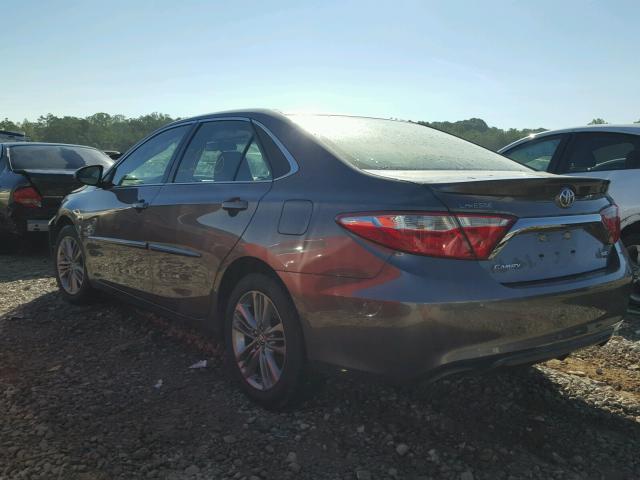 4T1BF1FK7HU344737 - 2017 TOYOTA CAMRY LE GRAY photo 3