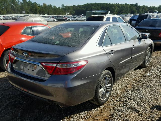 4T1BF1FK7HU344737 - 2017 TOYOTA CAMRY LE 灰色 照片 4