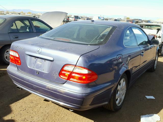 WDBLJ65G4YF132883 - 2000 MERCEDES-BENZ CLK BLUE photo 4