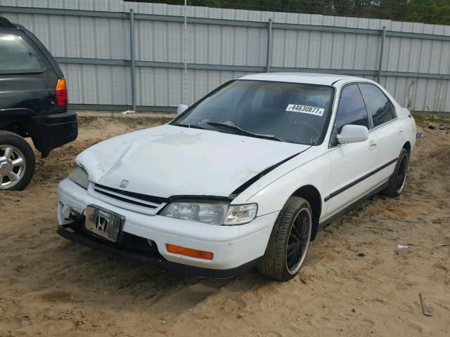 1HGCD5634SA056828 - 1995 HONDA ACCORD LX WHITE photo 2