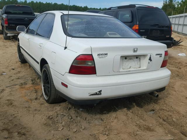 1HGCD5634SA056828 - 1995 HONDA ACCORD LX WHITE photo 3