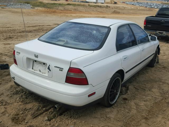 1HGCD5634SA056828 - 1995 HONDA ACCORD LX WHITE photo 4