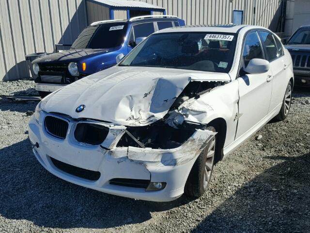 WBAPH77539NM31575 - 2009 BMW 328 I WHITE photo 2