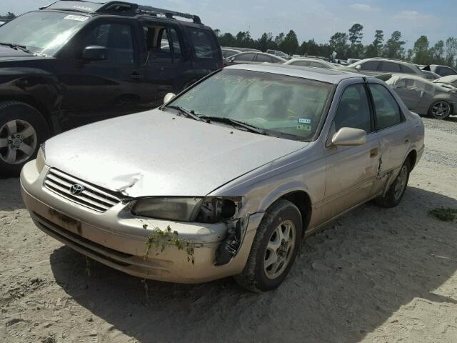 4T1BG22K5VU751802 - 1997 TOYOTA CAMRY CE GOLD photo 2