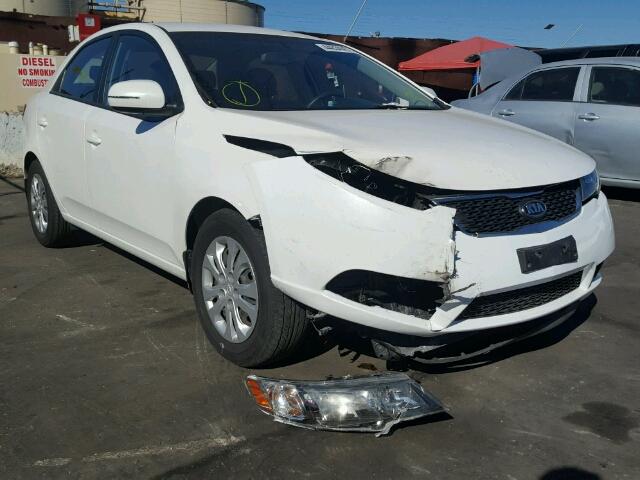 KNAFU4A28D5740990 - 2013 KIA FORTE EX WHITE photo 1