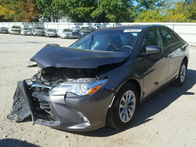 4T4BF1FK9GR581167 - 2016 TOYOTA CAMRY LE GRAY photo 2