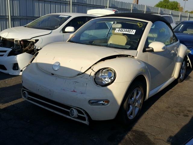3VWCD31Y04M341955 - 2004 VOLKSWAGEN NEW BEETLE 奶油色 照片 2