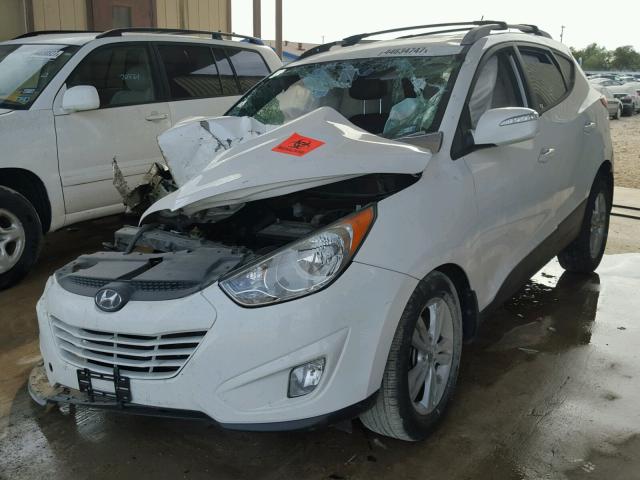 KM8JU3AC4DU693121 - 2013 HYUNDAI TUCSON GLS WHITE photo 2