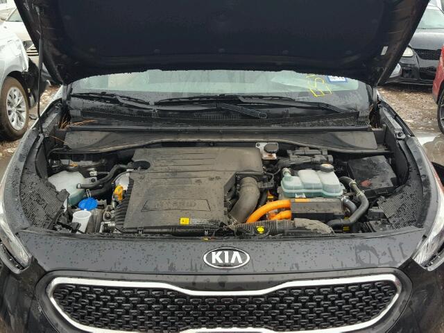 KNDCB3LC8H5079866 - 2017 KIA NIRO FE BLACK photo 7