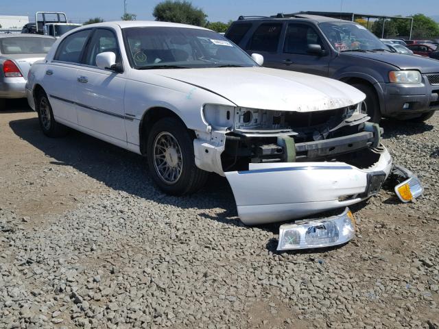 1LNFM83WXWY733725 - 1998 LINCOLN TOWN CAR C WHITE photo 1