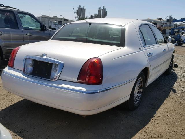 1LNFM83WXWY733725 - 1998 LINCOLN TOWN CAR C WHITE photo 4