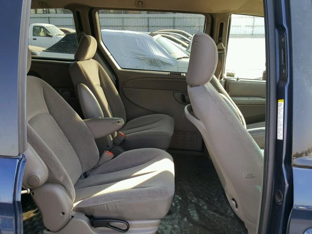 2C8GP74L22R551531 - 2002 CHRYSLER TOWN & COU Mavi foto 6