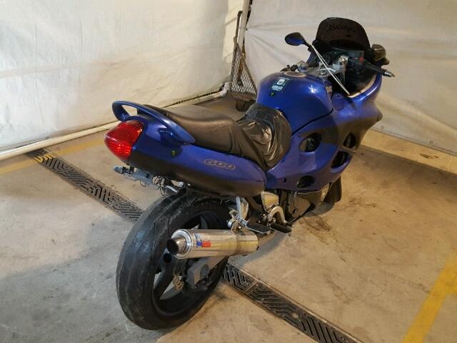 JS1GN79A922100166 - 2002 SUZUKI GSX600 F BLUE photo 4