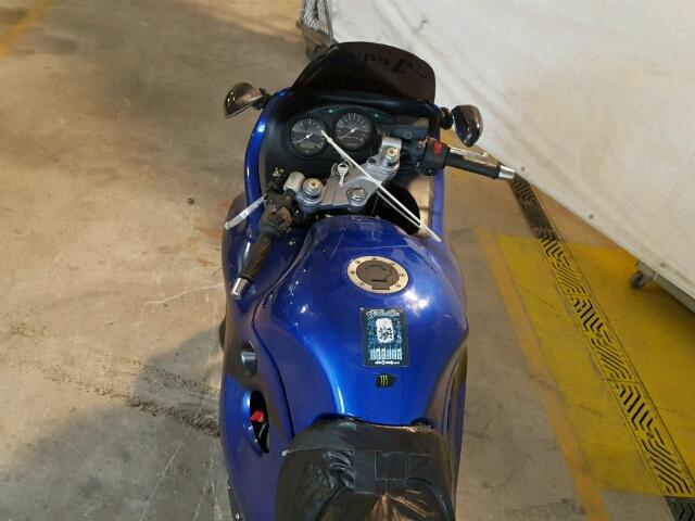 JS1GN79A922100166 - 2002 SUZUKI GSX600 F BLUE photo 5