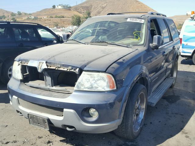 5LMFU27R13LJ36843 - 2003 LINCOLN NAVIGATOR Blau Foto 2