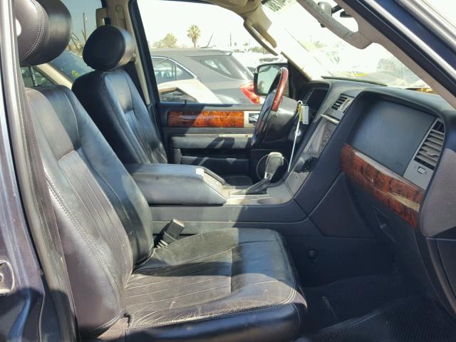 5LMFU27R13LJ36843 - 2003 LINCOLN NAVIGATOR Blau Foto 5