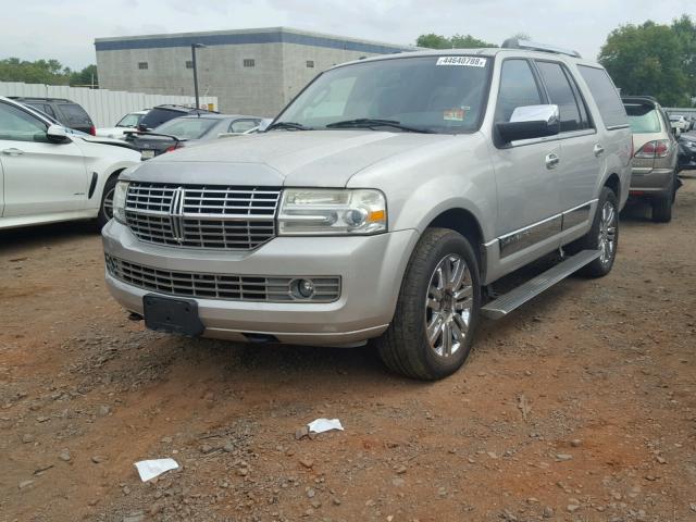 5LMFU28547LJ06074 - 2007 LINCOLN NAVIGATOR SILVER photo 2