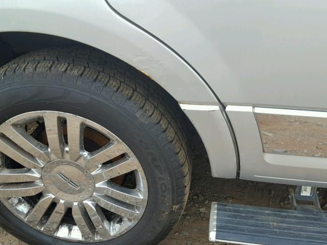 5LMFU28547LJ06074 - 2007 LINCOLN NAVIGATOR SILVER photo 9