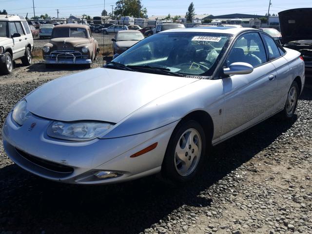 1G8ZY14782Z126614 - 2002 SATURN SC2 SILVER photo 2