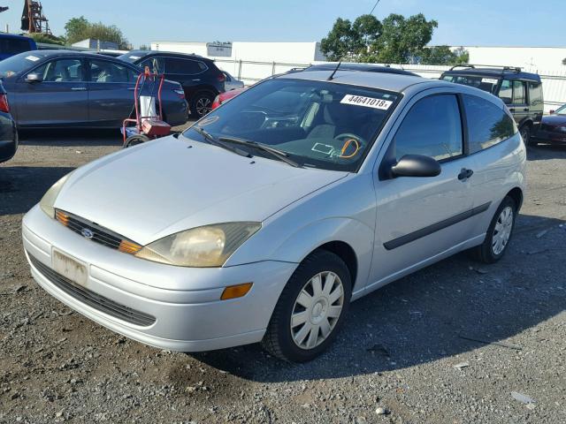 3FAFP31Z84R123030 - 2004 FORD FOCUS ZX3 SILVER photo 2