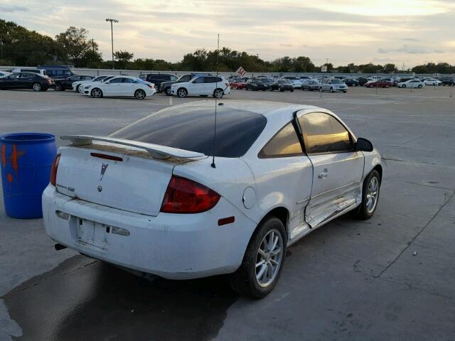 1G2AL15F577276940 - 2007 PONTIAC G5 WHITE photo 4