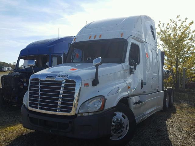 1FUJGLBG0DSFB0040 - 2013 FREIGHTLINER CASCADIA 1 WHITE photo 2