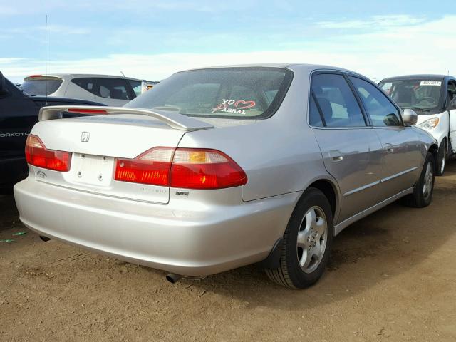 1HGCG1657XA026957 - 1999 HONDA ACCORD EX SILVER photo 4