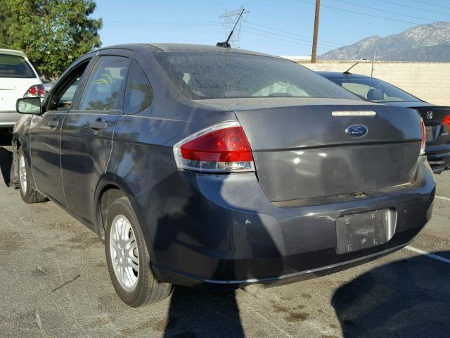 1FAHP3FN7BW120077 - 2011 FORD FOCUS SE GRAY photo 3