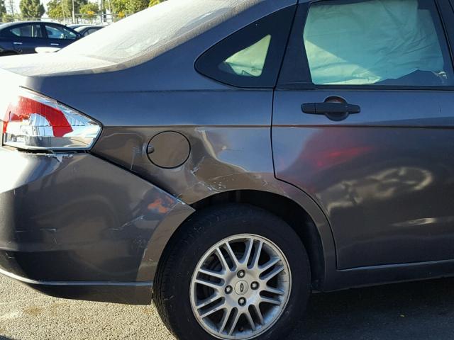 1FAHP3FN7BW120077 - 2011 FORD FOCUS SE GRAY photo 9