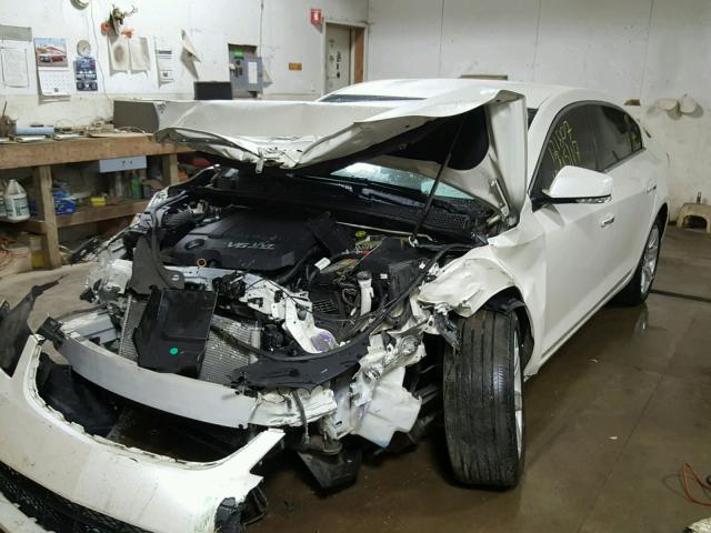 1G4GC5EG4AF291279 - 2010 BUICK LACROSSE C WHITE photo 2