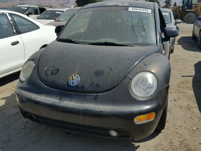 3VWCD21CXYM436575 - 2000 VOLKSWAGEN NEW BEETLE 黑色 照片 2