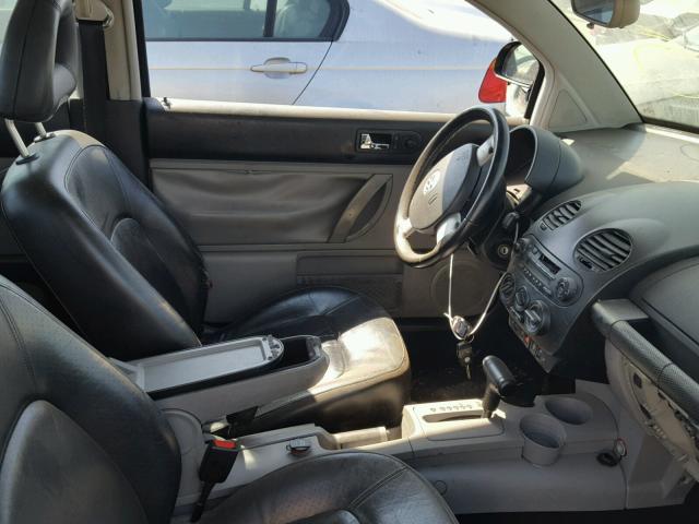 3VWCD21CXYM436575 - 2000 VOLKSWAGEN NEW BEETLE 黑色 照片 5