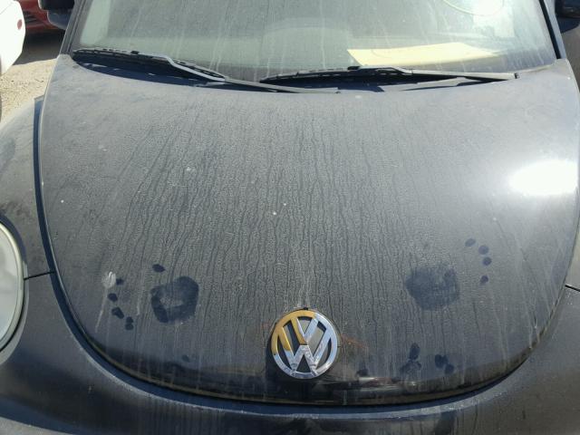 3VWCD21CXYM436575 - 2000 VOLKSWAGEN NEW BEETLE 黑色 照片 7