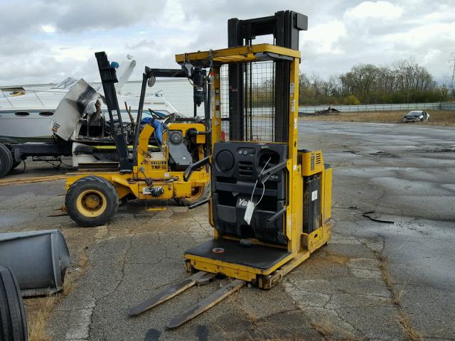 502135201 - 2003 YALE FORK TRUCK YELLOW photo 2