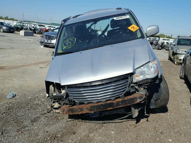 2C4RC1BGXCR150190 - 2012 CHRYSLER TOWN & COU SILVER photo 7