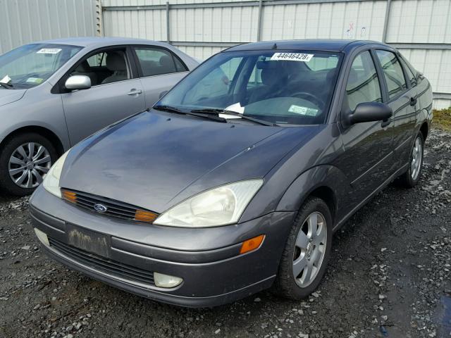 1FAFP38352W194116 - 2002 FORD FOCUS ZTS GRAY photo 2