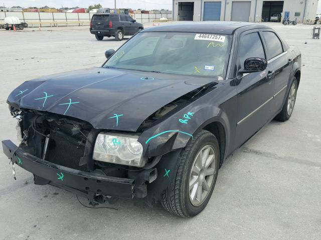 2C3LA53G17H649297 - 2007 CHRYSLER 300 TOURIN BLACK photo 2