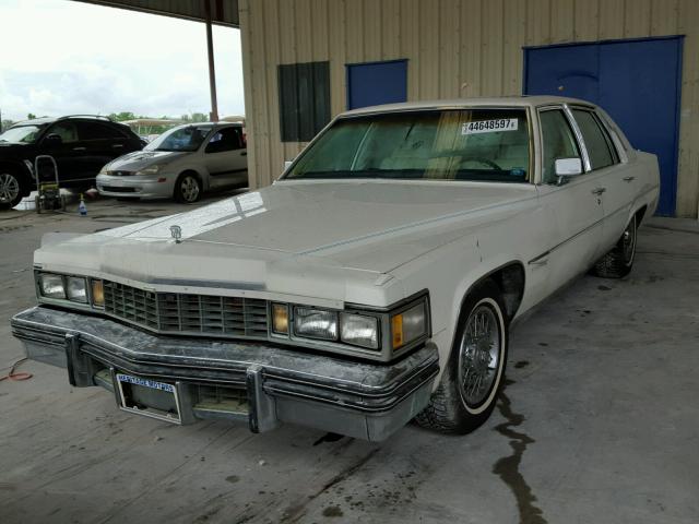 6B69S7Q232811 - 1977 CADILLAC FLEETWOOD WHITE photo 2