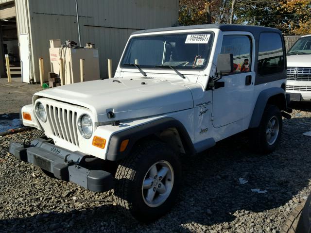 1J4FA49S5YP794087 - 2000 JEEP WRANGLER / WHITE photo 2