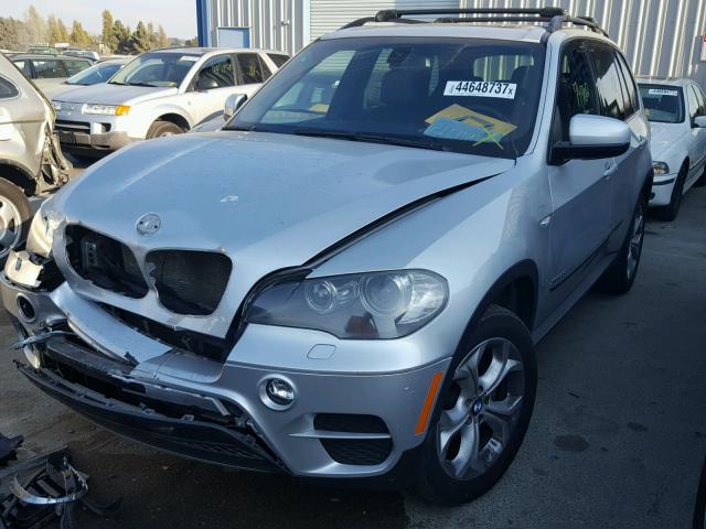 5UXZV4C52BL742004 - 2011 BMW X5 XDRIVE3 Күміс фото 2