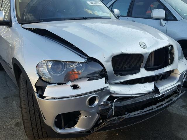 5UXZV4C52BL742004 - 2011 BMW X5 XDRIVE3 Күміс фото 9